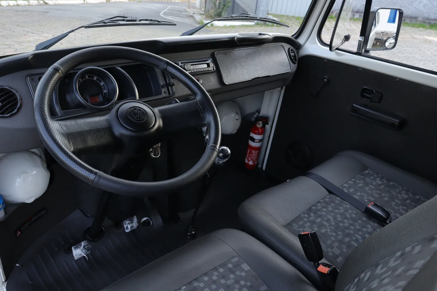 Kombi - Foto #17 do anúncio à venda de Carro clássico