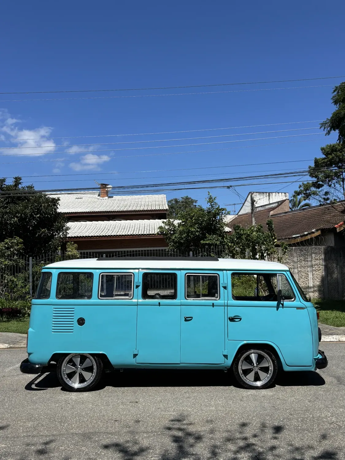 Kombi - Foto #9 do anúncio à venda de Carro clássico