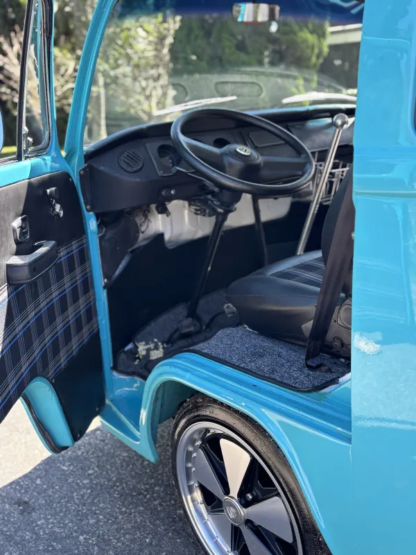 Kombi - Foto #11 do anúncio à venda de Carro clássico