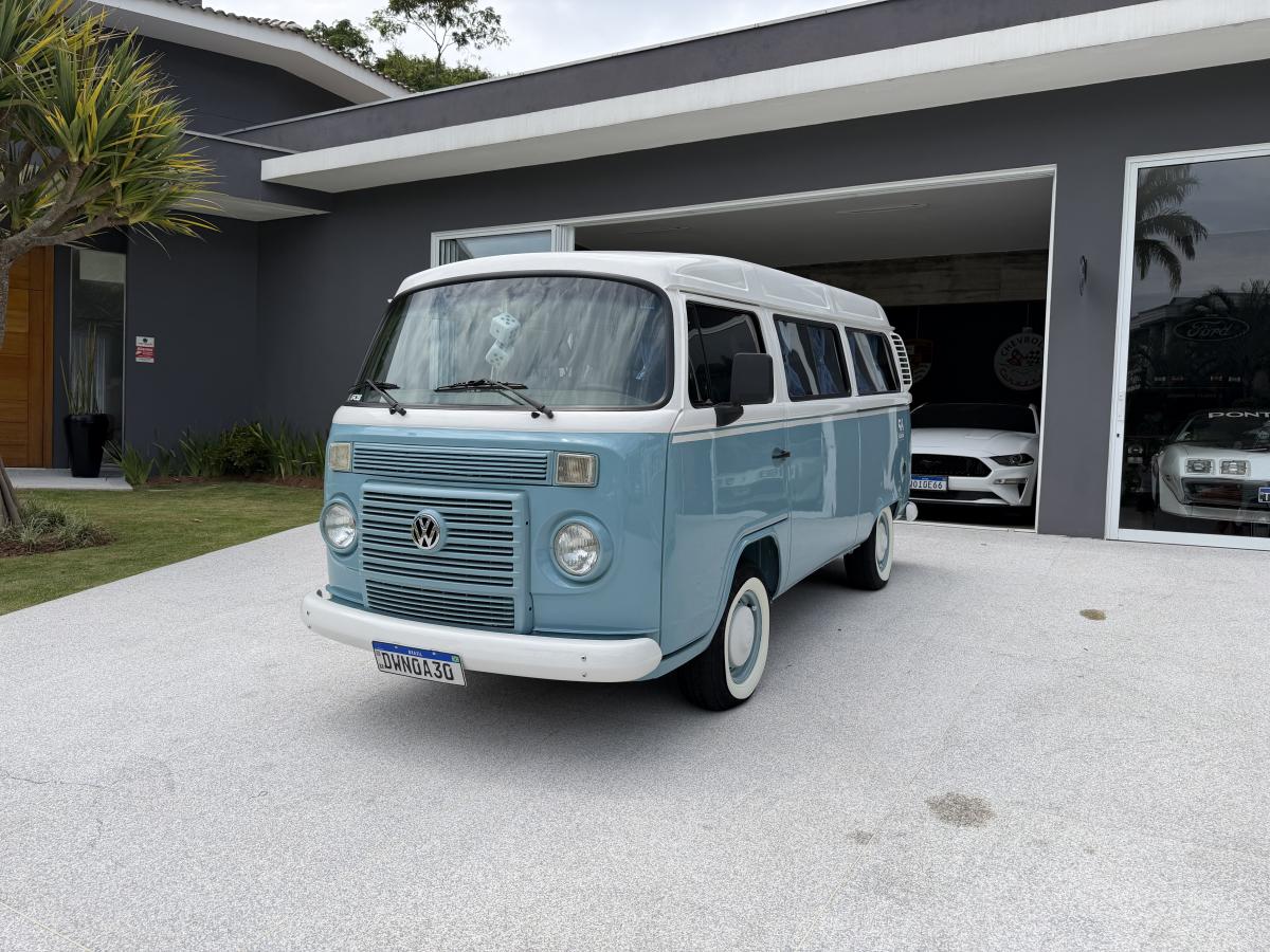 Kombi - Foto #2 do anúncio à venda de Carro clássico