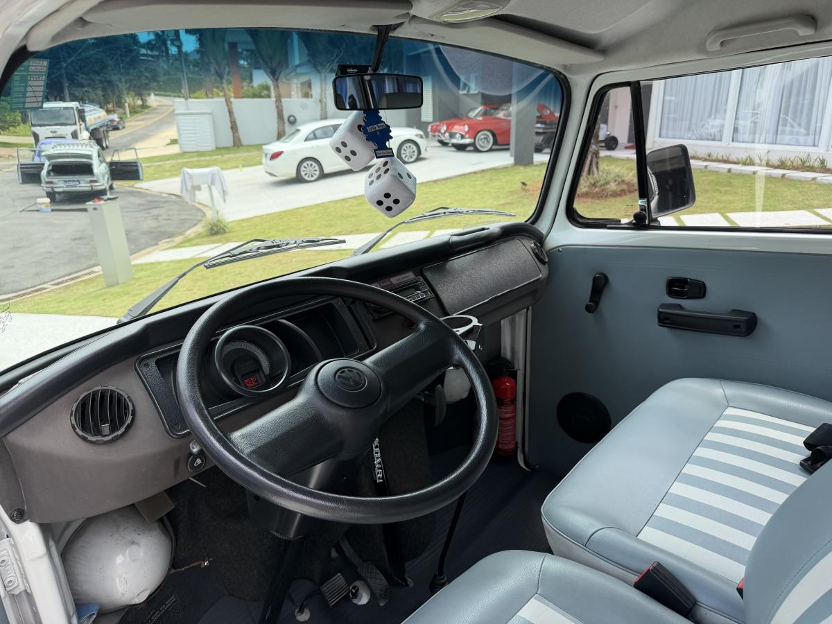 Kombi - Foto #3 do anúncio à venda de Carro clássico