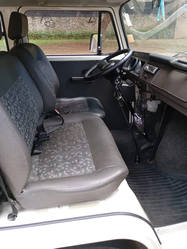 Kombi - Foto #18 do anúncio à venda de Carro clássico