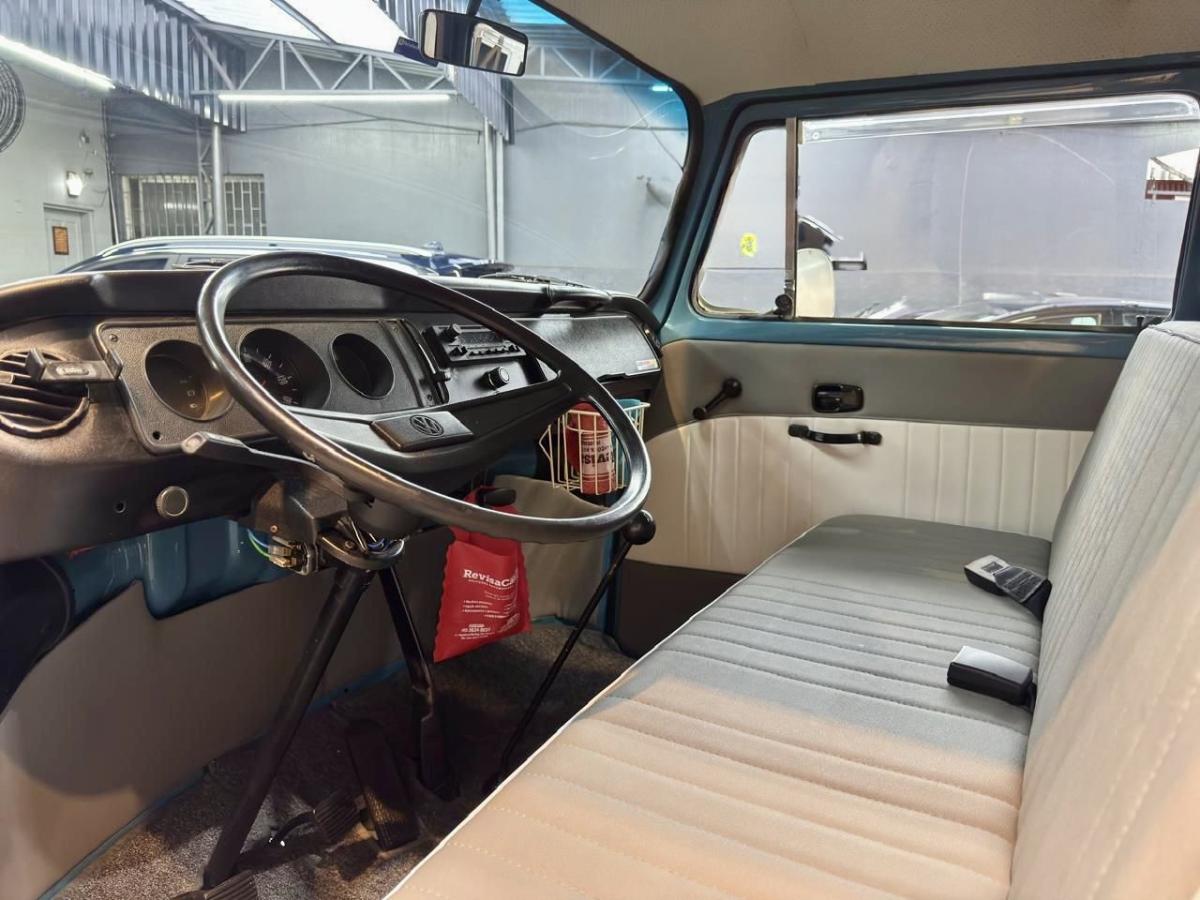 Kombi - Foto #2 do anúncio à venda de Carro clássico