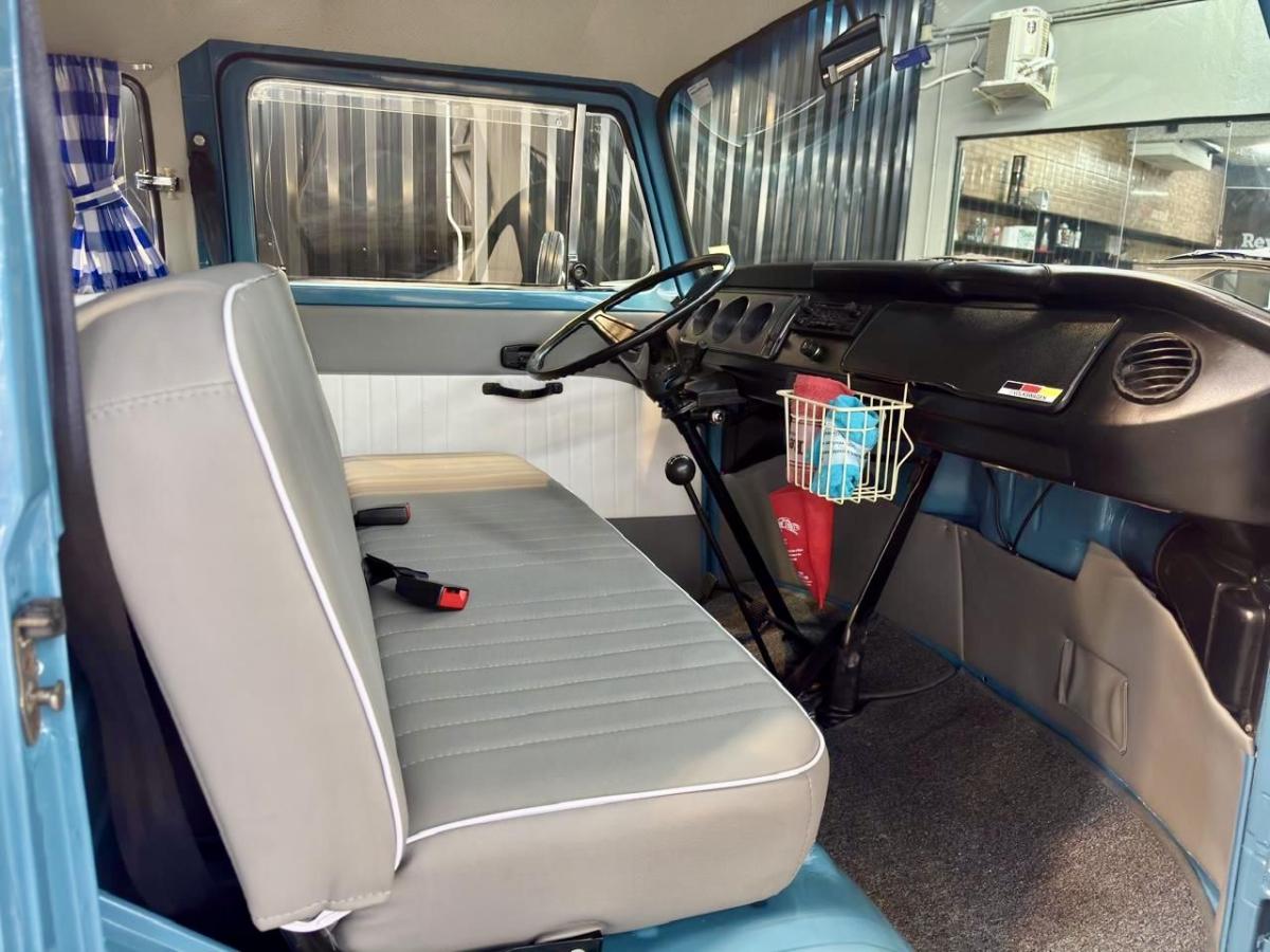 Kombi - Foto #8 do anúncio à venda de Carro clássico