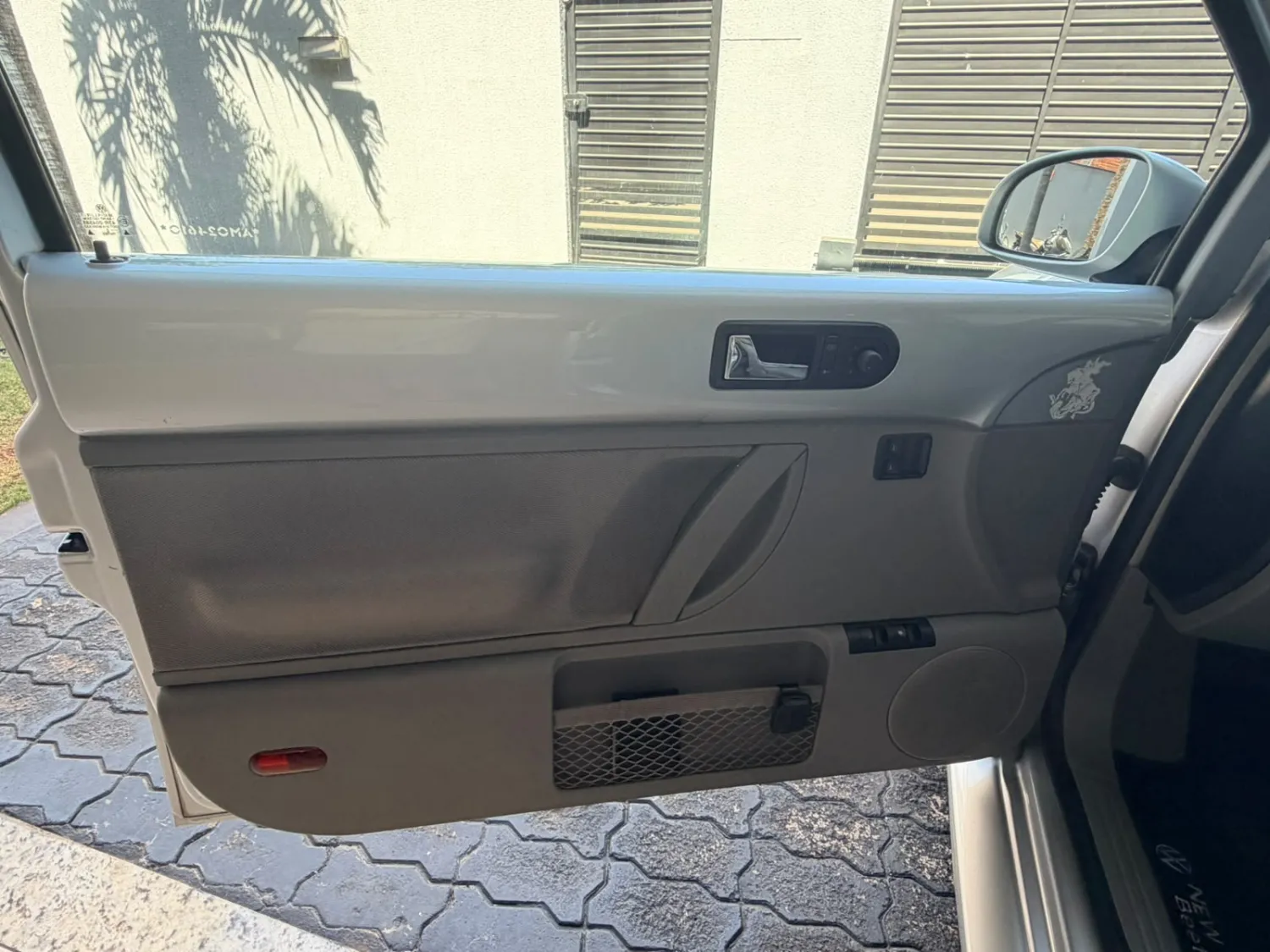 avv-volkswagen-new-beetle-venda-2d915c1-imagem-017