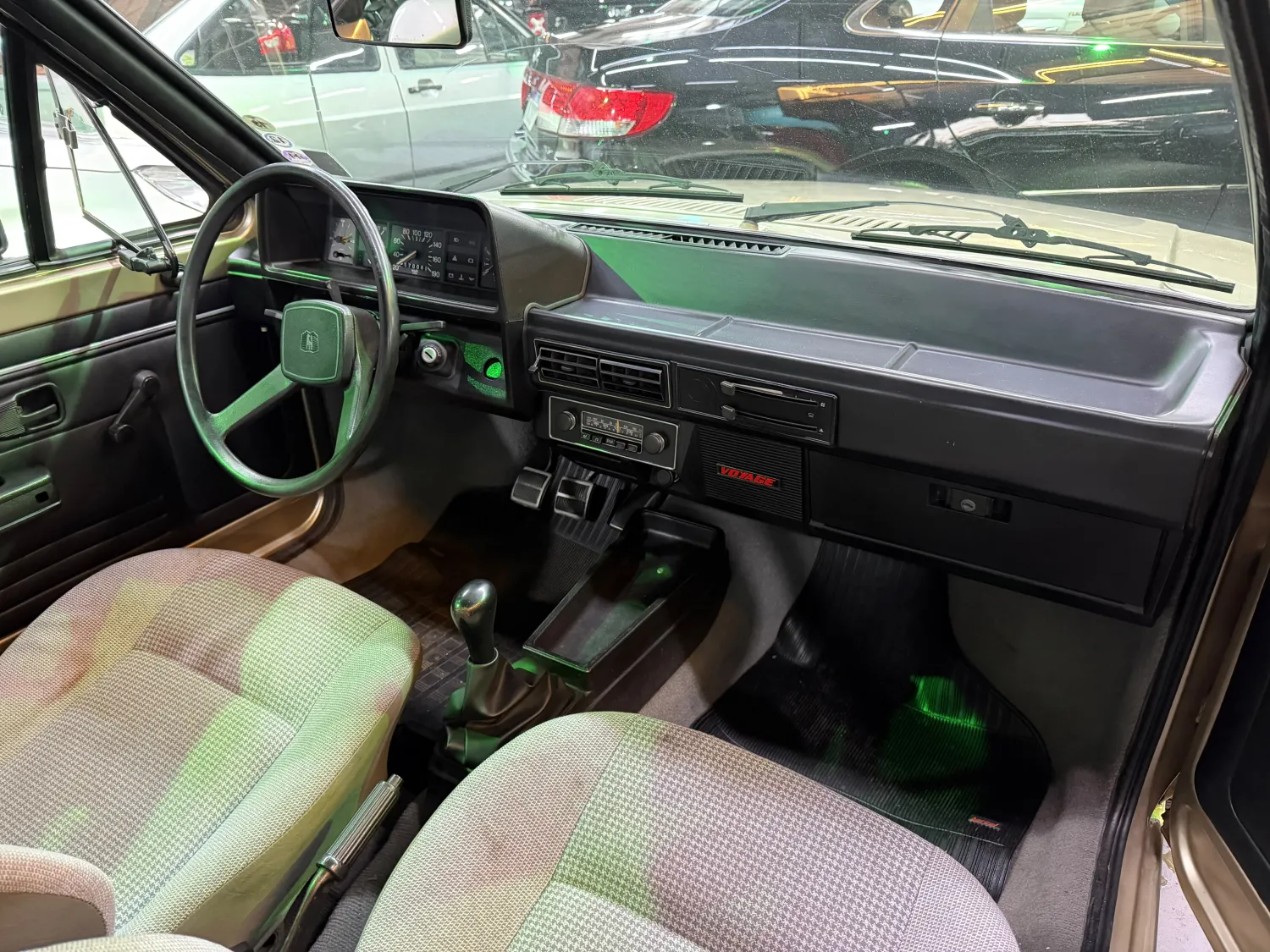 avv-volkswagen-voyage-ls-venda-500uict-imagem-010