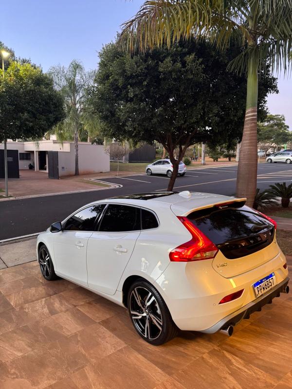 V40 - Foto #2 do anúncio à venda de Carro clássico
