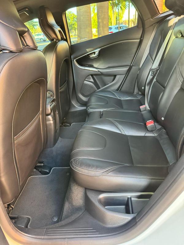 V40 - Foto #5 do anúncio à venda de Carro clássico