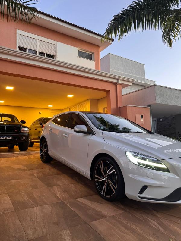 V40 - Foto #9 do anúncio à venda de Carro clássico