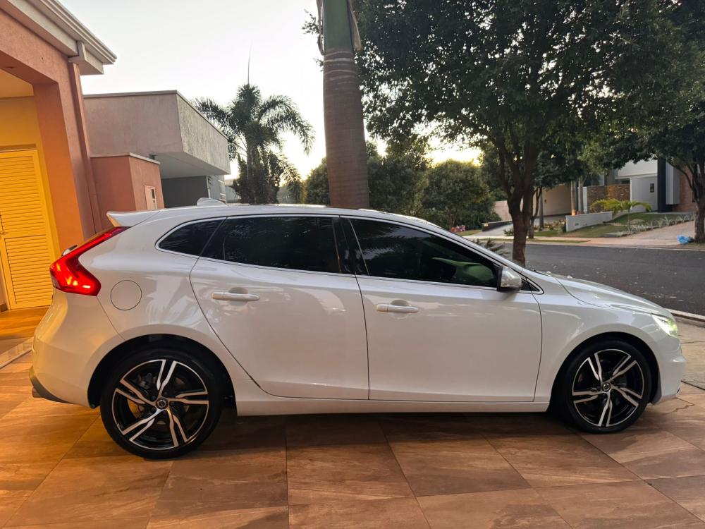 V40 - Foto #11 do anúncio à venda de Carro clássico
