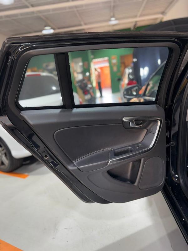 V60 - Foto #5 do anúncio à venda de Carro clássico