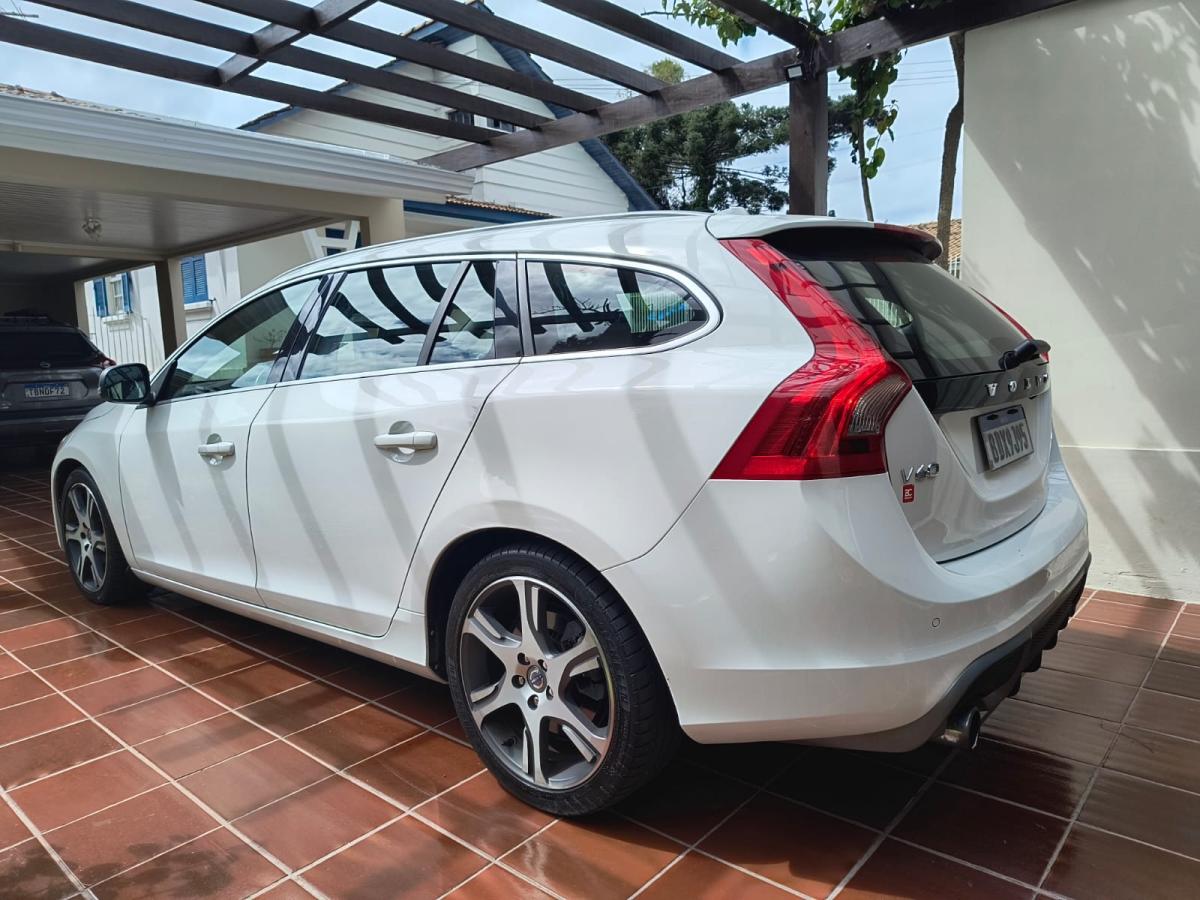 V60 - Foto #15 do anúncio à venda de Carro clássico